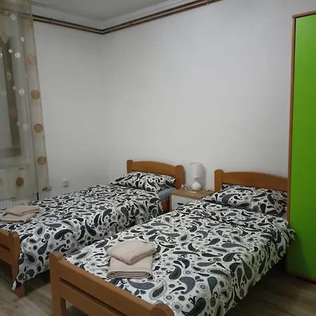 Dora Nyaraló Leskovac